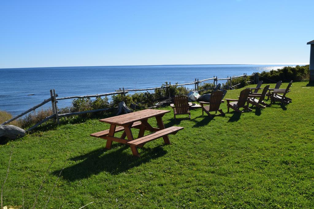 Les Cabines Sur Mer Cap-des-Rosiers Exteriör bild