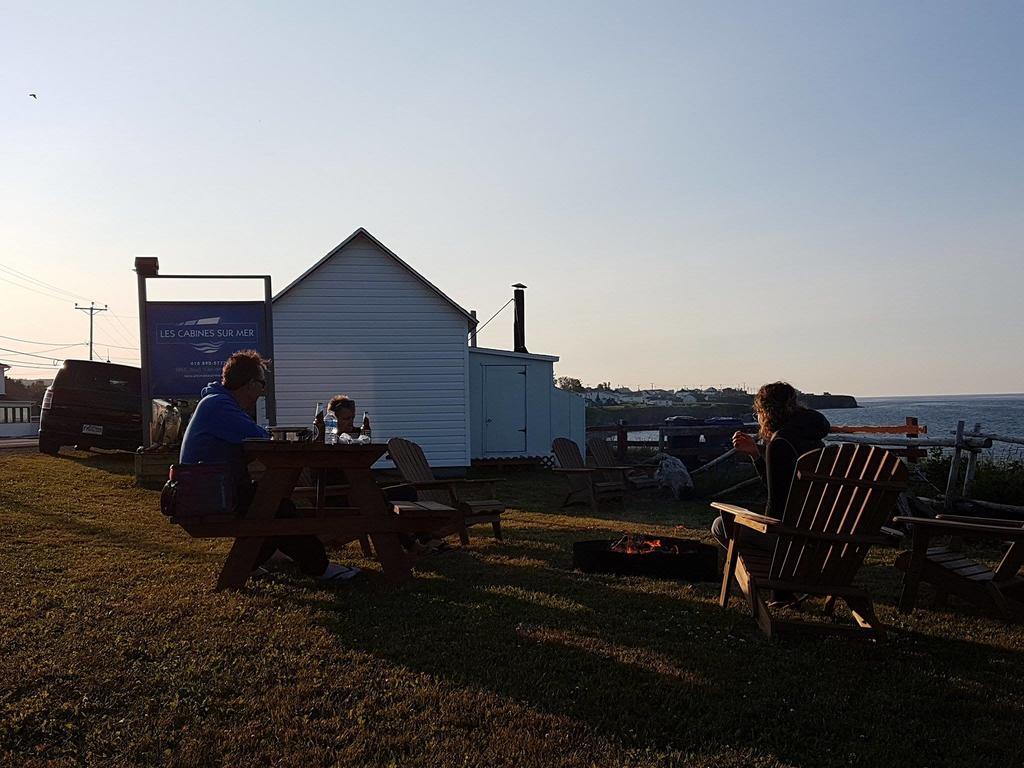 Les Cabines Sur Mer Cap-des-Rosiers Exteriör bild